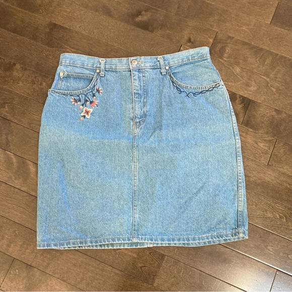 Topaz Size 16 Blue Denim Skirt Embroidery Pockets - Picture 1 of 7